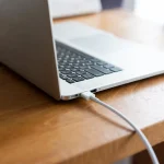 آیا می‌توان مک‌بوک MagSafe 3 را با شارژر USB-C معمولی شارژ کرد؟